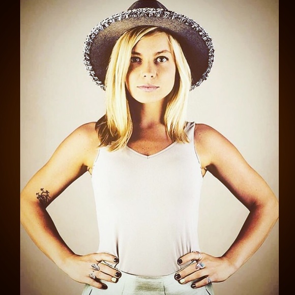 Meet your Posher, Candace - Picture 1 of 1